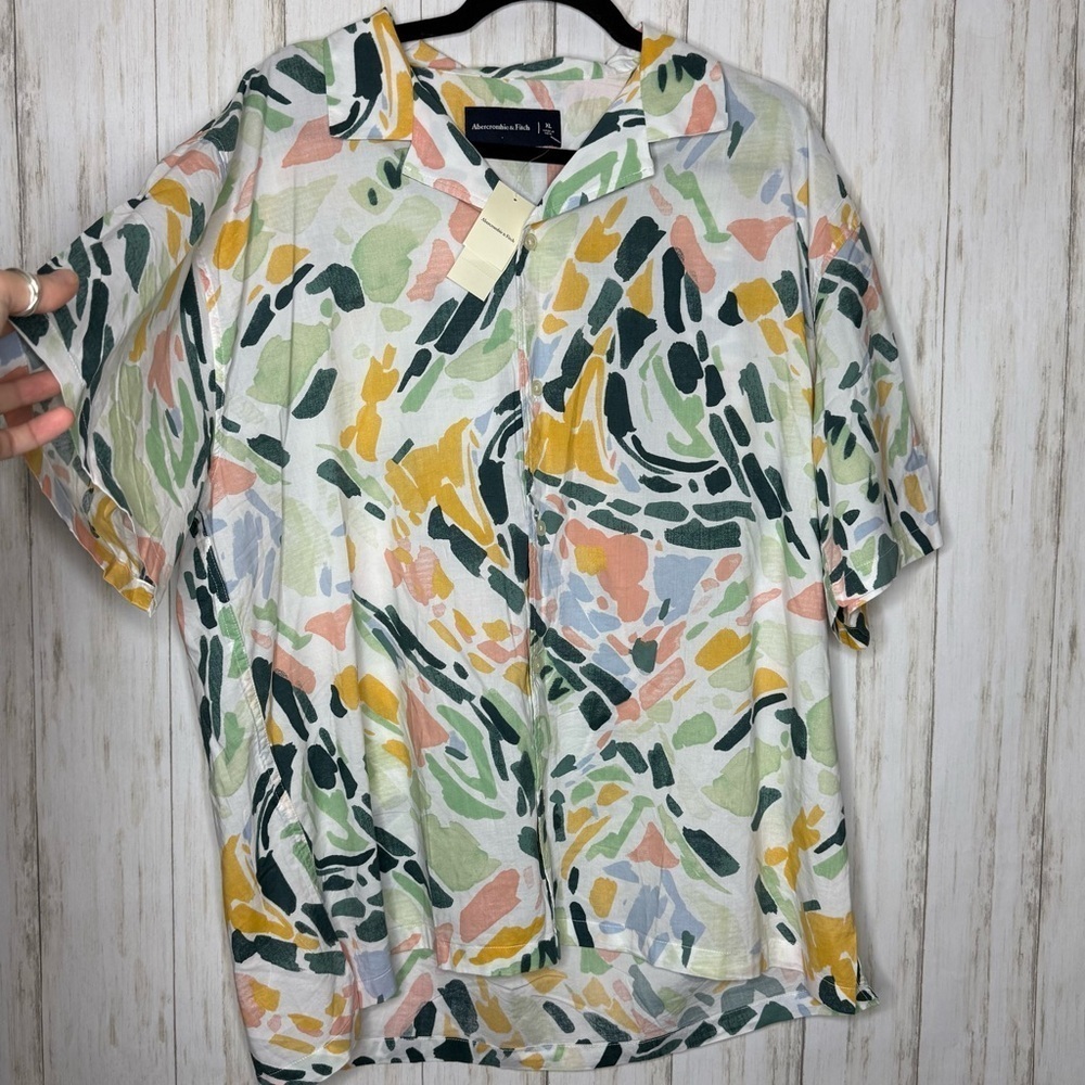 Abercrombie & Fitch NWT XL Multicolor Abstract Tropical Button Down Shirt